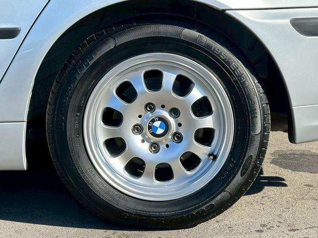 ３シリーズ ３２０ｉ　Ｅ４６前期型　Ｍ５２エンジン　走行８６０００キロ　左ハンドル　ディーラー車　ＭＴモード　フロントフォグランプ　キーレスエントリー（46枚目）