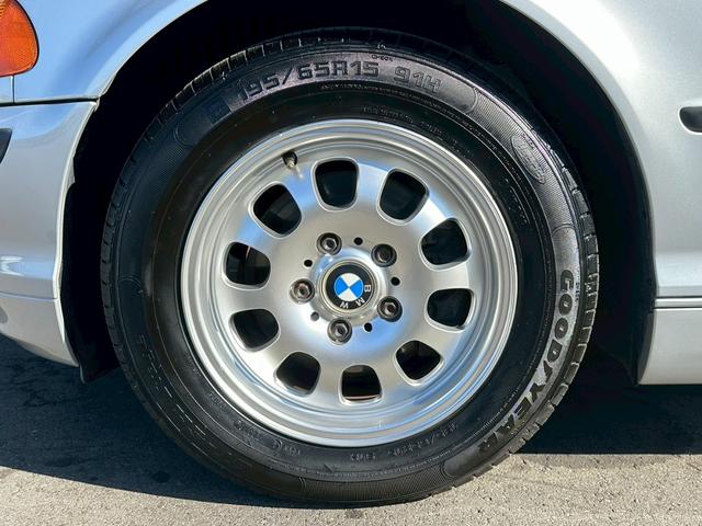 ３シリーズ ３２０ｉ　Ｅ４６前期型　Ｍ５２エンジン　走行８６０００キロ　左ハンドル　ディーラー車　ＭＴモード　フロントフォグランプ　キーレスエントリー（47枚目）