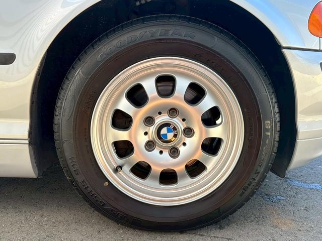 ３シリーズ ３２０ｉ　Ｅ４６前期型　Ｍ５２エンジン　走行８６０００キロ　左ハンドル　ディーラー車　ＭＴモード　フロントフォグランプ　キーレスエントリー（48枚目）