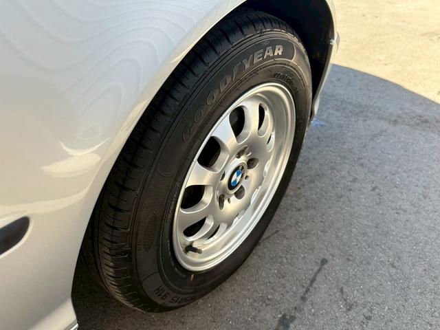 ３シリーズ ３２０ｉ　Ｅ４６前期型　Ｍ５２エンジン　走行８６０００キロ　左ハンドル　ディーラー車　ＭＴモード　フロントフォグランプ　キーレスエントリー（50枚目）