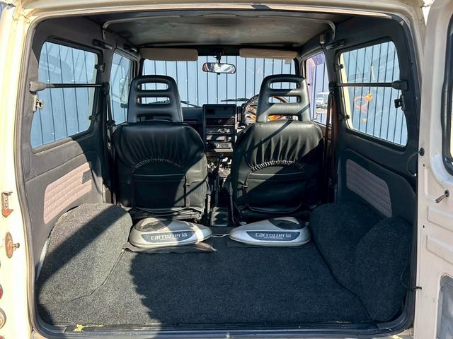 ジムニー ランドベンチャー　４ＷＤ　純正５速　ターボ　ＪＡ１１Ｖ改　車検令和８年１０月　１５インチアルミホイール　ＣＤ再生　ＥＴＣ　リフトアップ　５ＭＴ　マニュアル車（16枚目）