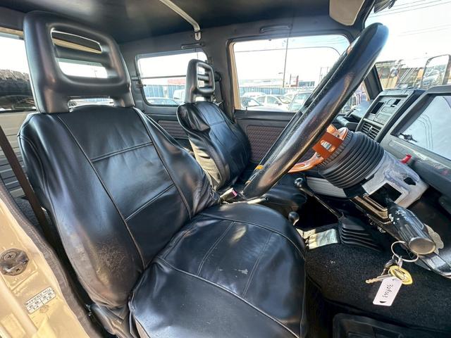 ジムニー ランドベンチャー　４ＷＤ　純正５速　ターボ　ＪＡ１１Ｖ改　車検令和８年１０月　１５インチアルミホイール　ＣＤ再生　ＥＴＣ　リフトアップ　５ＭＴ　マニュアル車（18枚目）