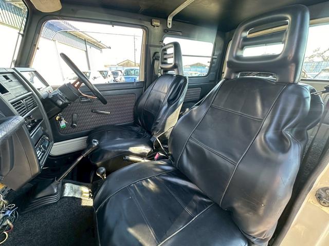 ジムニー ランドベンチャー　４ＷＤ　純正５速　ターボ　ＪＡ１１Ｖ改　車検令和８年１０月　１５インチアルミホイール　ＣＤ再生　ＥＴＣ　リフトアップ　５ＭＴ　マニュアル車（19枚目）