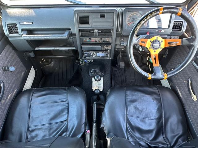 ジムニー ランドベンチャー　４ＷＤ　純正５速　ターボ　ＪＡ１１Ｖ改　車検令和８年１０月　１５インチアルミホイール　ＣＤ再生　ＥＴＣ　リフトアップ　５ＭＴ　マニュアル車（20枚目）