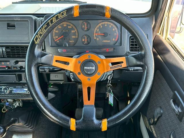 ジムニー ランドベンチャー　４ＷＤ　純正５速　ターボ　ＪＡ１１Ｖ改　車検令和８年１０月　１５インチアルミホイール　ＣＤ再生　ＥＴＣ　リフトアップ　５ＭＴ　マニュアル車（21枚目）