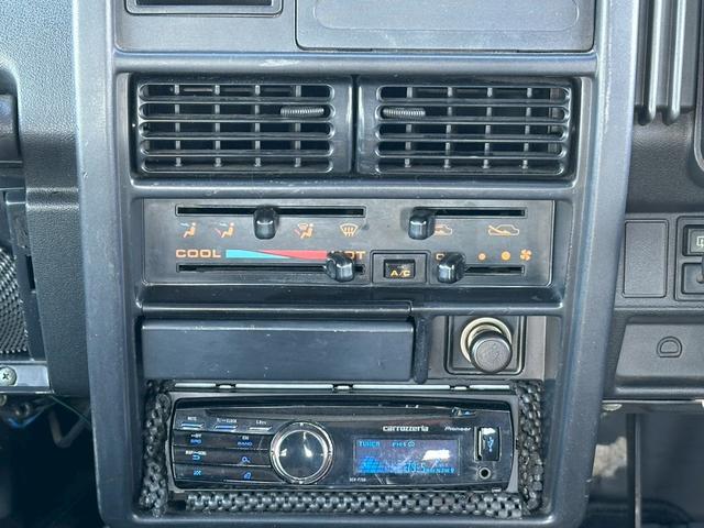 ジムニー ランドベンチャー　４ＷＤ　純正５速　ターボ　ＪＡ１１Ｖ改　車検令和８年１０月　１５インチアルミホイール　ＣＤ再生　ＥＴＣ　リフトアップ　５ＭＴ　マニュアル車（24枚目）