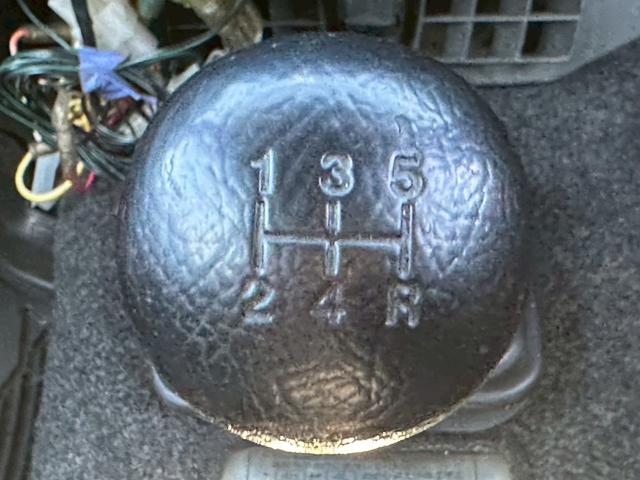 ジムニー ランドベンチャー　４ＷＤ　純正５速　ターボ　ＪＡ１１Ｖ改　車検令和８年１０月　１５インチアルミホイール　ＣＤ再生　ＥＴＣ　リフトアップ　５ＭＴ　マニュアル車（26枚目）