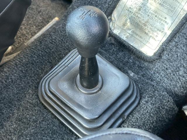 ジムニー ランドベンチャー　４ＷＤ　純正５速　ターボ　ＪＡ１１Ｖ改　車検令和８年１０月　１５インチアルミホイール　ＣＤ再生　ＥＴＣ　リフトアップ　５ＭＴ　マニュアル車（28枚目）