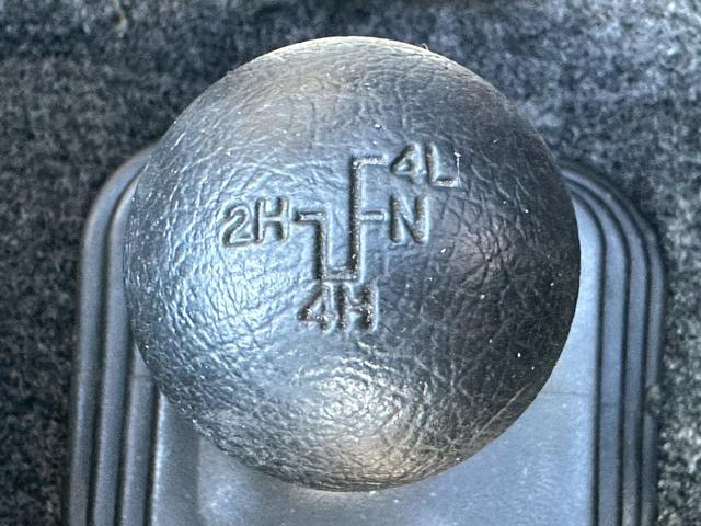 ジムニー ランドベンチャー　４ＷＤ　純正５速　ターボ　ＪＡ１１Ｖ改　車検令和８年１０月　１５インチアルミホイール　ＣＤ再生　ＥＴＣ　リフトアップ　５ＭＴ　マニュアル車（29枚目）