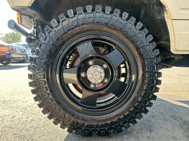 ジムニー ランドベンチャー　４ＷＤ　純正５速　ターボ　ＪＡ１１Ｖ改　車検令和８年１０月　１５インチアルミホイール　ＣＤ再生　ＥＴＣ　リフトアップ　５ＭＴ　マニュアル車（45枚目）