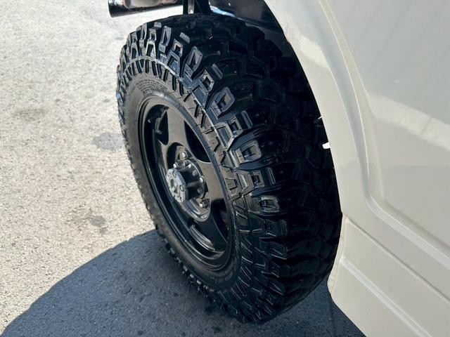 ジムニー ランドベンチャー　４ＷＤ　純正５速　ターボ　ＪＡ１１Ｖ改　車検令和８年１０月　１５インチアルミホイール　ＣＤ再生　ＥＴＣ　リフトアップ　５ＭＴ　マニュアル車（46枚目）