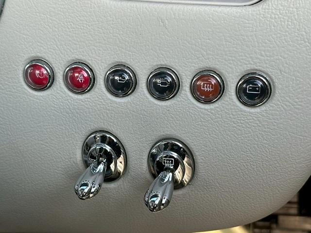 フィガロ ベースグレード　タイミングベルト・ウォーターポンプ交換済　ターボ　車検令和９年４月　修復歴無し　本革シート（28枚目）