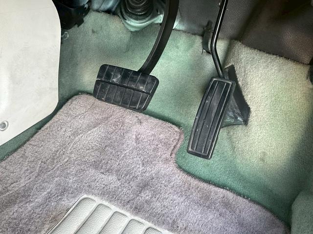 フィガロ ベースグレード　タイミングベルト・ウォーターポンプ交換済　ターボ　車検令和９年４月　修復歴無し　本革シート（37枚目）