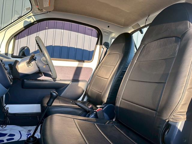 ツイン ガソリンＡ　エアコン／パワステ付　純正５速　走行４８０００キロ　タイミングチェーン　修復歴無し　禁煙車　車検令和８年５月　ＬＥＤ　１４インチアルミホイール　社外マフラー　ドライブレコーダー・ナビ・ＥＴＣ・ＴＶ（19枚目）