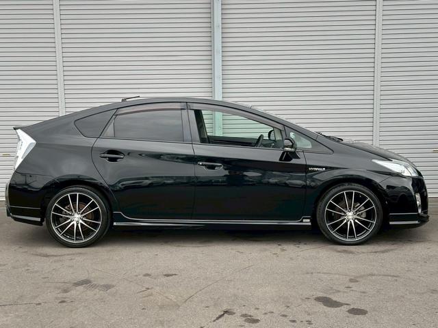 プリウス Ｓ　ハイブリッド　ＺＶＷ３０　タイミングチェーン　プッシュスタート　トミーカイラ１８インチアルミホイール　ナビ・ＴＶ　フロントフォグランプ（8枚目）