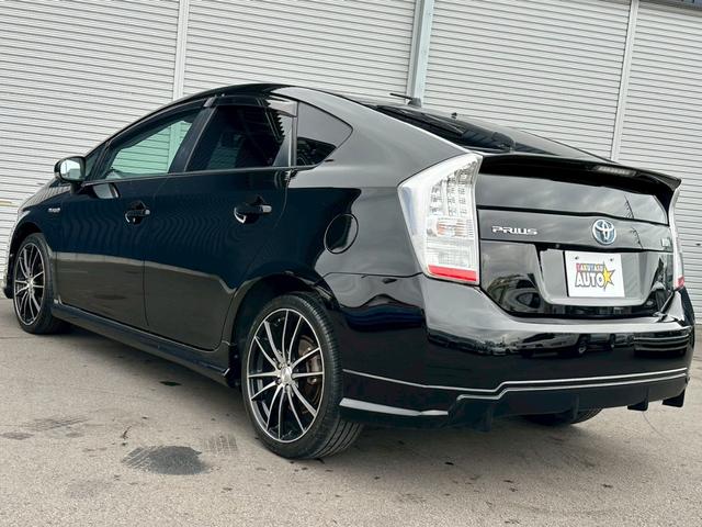 プリウス Ｓ　ハイブリッド　ＺＶＷ３０　タイミングチェーン　プッシュスタート　トミーカイラ１８インチアルミホイール　ナビ・ＴＶ　フロントフォグランプ（11枚目）