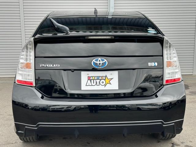 プリウス Ｓ　ハイブリッド　ＺＶＷ３０　タイミングチェーン　プッシュスタート　トミーカイラ１８インチアルミホイール　ナビ・ＴＶ　フロントフォグランプ（13枚目）