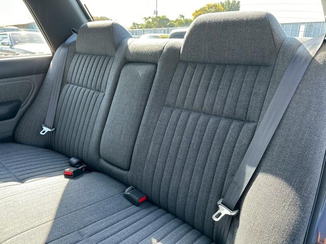 クルー ＬＳサルーン　ＨＫ３０　純正５速マニュアル　タイミングベルト交換済み　修復歴無し　ＲＢ２０エンジン　ＥＴＣ　フェンダーミラー　５ＭＴ　フロントフォグランプ（22枚目）