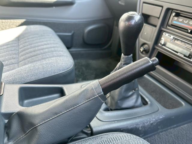 クルー ＬＳサルーン　ＨＫ３０　純正５速マニュアル　タイミングベルト交換済み　修復歴無し　ＲＢ２０エンジン　ＥＴＣ　フェンダーミラー　５ＭＴ　フロントフォグランプ（30枚目）