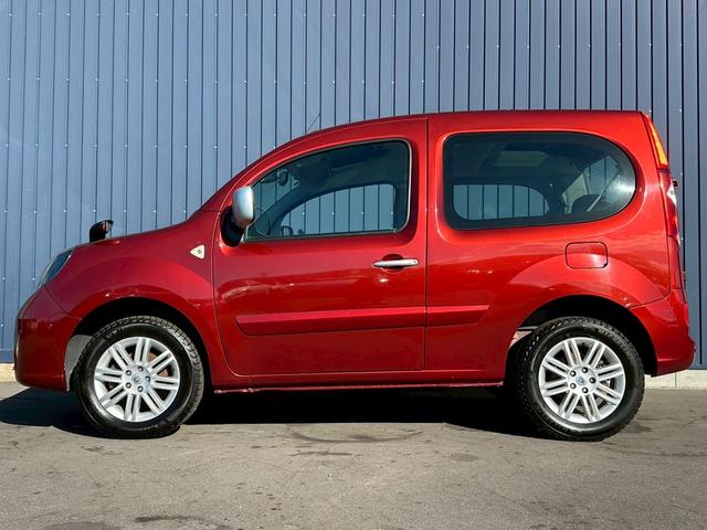 カングービボップ ベースグレード　１．６　純正５速　タイミングベルト・ウォーターポンプ交換済み　修復歴無し　バックカメラ　ディーラー車　車検令和８年１１月　ナビ・ＴＶ　両側スライドドア　アルミホイール　フロントフォグランプ（7枚目）