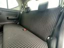 リアシートも足元広々です。長時間のドライブでも快適に過ごせますね♪
