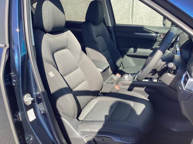 ＣＸ－５ ２．０　２０Ｓ　プロアクティブ　ワンオーナー　スマートブレーキサポート（ＳＢＳ）　レーンキープアシスト　クルージングトラフィックサポート（ＣＴＳ）　アダプティブＬＥＤヘッドライト　車線逸脱警報システム　ワイヤレス」スマートフォン充電（7枚目）