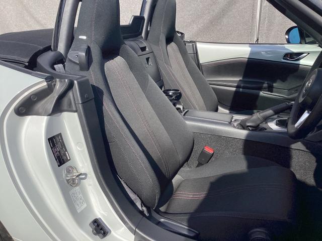 ロードスター １．５　Ｓ　スペシャルパッケージ　衝突被害軽減ブレーキ　ハイビームコントロール　ＢＯＳＥサウンド　Ｗエアバック　ブルートゥース　アドバンスドキー　１オーナー　地デジ　盗難防止装置　パワステ　ナビＴＶ　衝突安全ボディ　点検記録簿　ＡＢＳ（7枚目）