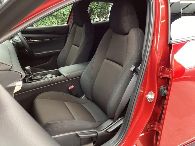 ＭＡＺＤＡ３ファストバック １５Ｓ　ツーリング　６ＡＴ　マツダコネクトナビ　バックモニター　ＥＴＣ　ＬＥＤヘッドライト　衝突被害軽減ブレーキ　ＡｐｐｌｅＣａｒｐｌａｙ　フルセグテレビ　レーンアシスト　クルーズコントロール　ワンオーナ　コーナーセンサー（8枚目）