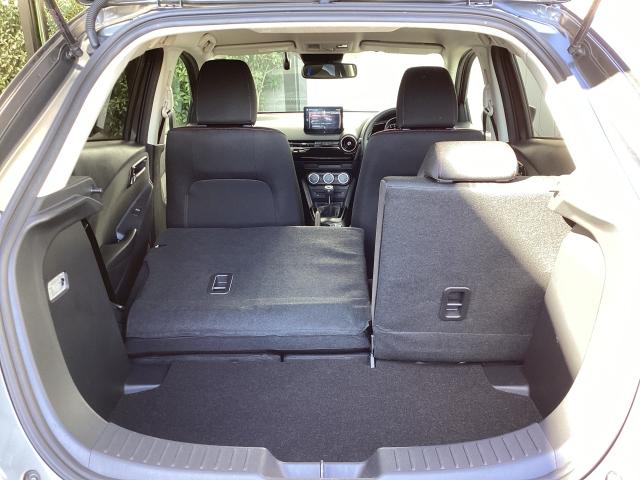 MAZDA2 1.5 15スポルト 360度ビュー 6MT 車線逸脱警報システム AUX ドラレコ ETC車載器 フルセグ レーダークルーズコントロール USB ワンオーナ DVD アイドリングストップ オートハイビーム スマートキー(11枚目)