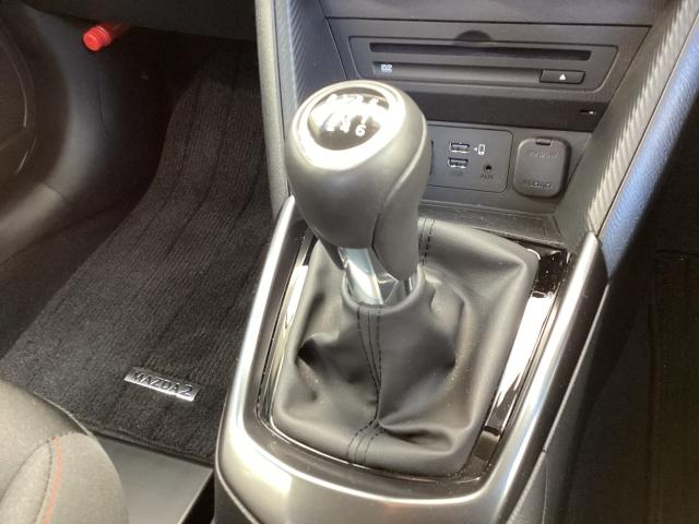 MAZDA2 1.5 15スポルト 360度ビュー 6MT 車線逸脱警報システム AUX ドラレコ ETC車載器 フルセグ レーダークルーズコントロール USB ワンオーナ DVD アイドリングストップ オートハイビーム スマートキー(18枚目)