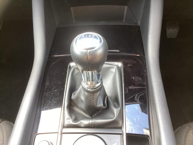 ＭＡＺＤＡ３ファストバック ２．０　２０Ｓ　プロアクティブ　ツーリング　セレクション　８．８インチセンターディスプレイ　３６０度ビューモニター　ＡＴ誤発進抑制制御　車線逸脱警報　ブラインドスポットモニタリング　カープレイ対応　３６０度ビュー　クルコン　Ｐシート　フルセグＴＶ　キーレス（19枚目）