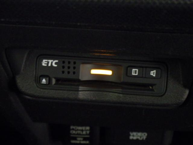 フリードスパイクハイブリッド ジャストセレクション　禁煙車ＨＩＤヘッドライト左側電動スライドドア純正ＨＤＤナビワンセグＴＶ録音機能付きＣＤＤＶＤビデオバックカメラＥＴＣ社外前後ドラレコＶＳＡＡＢＳクルーズコントロール記録簿　両席エアバック　１セグＴＶ（18枚目）