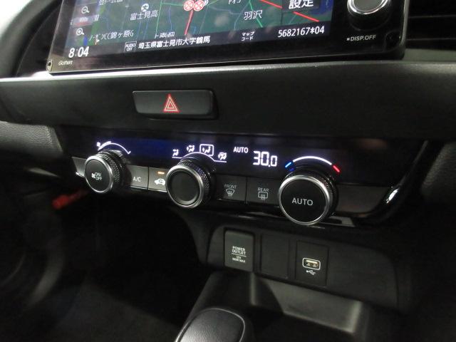 フィット ｅ：ＨＥＶホーム　当社元禁煙試乗車　ホンダセンシング　９インチコネクトナビ　リアカメラ　フルセグ　ミュージックラック　Ｂｌｕｅｔｏｏｔｈオーディオ　ＵＳＢ　ＣＤ／ＤＶＤ　前後Ｐセンサー　ＬＥＤ　ＥＴＣ　スマートキー（9枚目）