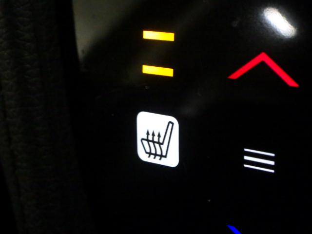 シャトル ハイブリッドXホンダセンシング 禁煙ワンオーナー 純正用品ナビ リアカメラ フルセグ ミュージックラック Bluetoothオーディオ DVD プラズマエアコン シートヒーター パドルシフト LED フォグ ETC 革巻きハンドル(8枚目)