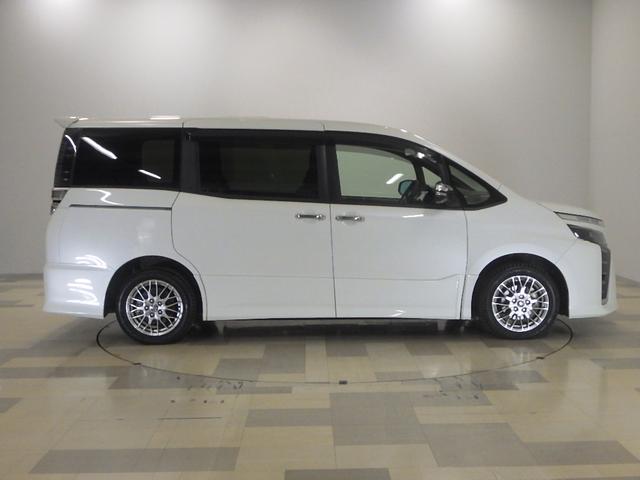 ヴォクシー ハイブリッドＺＳ煌ＩＩＩ　特別仕様車　ＴｏｙｏｔａＳａｆｅｔｙＳｅｎｓｅ　Ｔ－ｃｏｎｎｅｃｔ　フルセグ　Ｂｌｕｅｔｏｏｔｈオーディオ　ＤＶＤ　ＳＤ　ＦＤモニター　両パワスラ　シートヒータ　Ｗエアコン　ＬＥＤ　ＥＴＣ　Ｆドラレコ（22枚目）