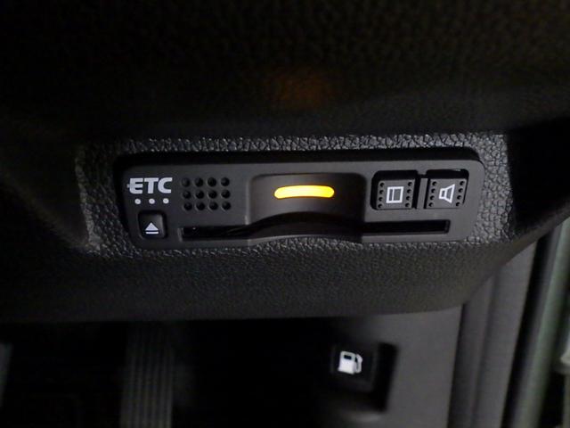 フリード クロスター・ホンダセンシング　禁煙ワンオーナー　純正用品ナビ　リアカメラ　フルセグ　ミュージックラック　Ｂｌｕｅｔｏｏｔｈオーディオ　ＵＳＢ　ＤＶＤ　両側パワースライドドア　前後ドラレコ　ＬＥＤ　ＥＴＣ　革巻きハンドル（7枚目）