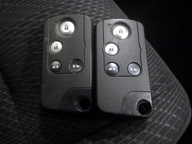 ステップワゴンスパーダ Ｓ　禁煙車　社外ナビ　リアカメラ　社外天吊モニター　フルセグ　ＳＤ　ＤＶＤ　両パワスラ　パドル　革ハンドル　ＥＣＯＮ　ＨＩＤ　フォグ　ＥＴＣ　社外前後ドラレコ　純正１６インチアルミ　スマートキー　１オナ（13枚目）