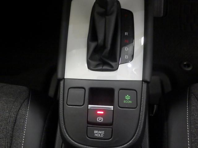 フィット e:HEVホーム 禁煙 元試乗車 センシング6SRS 9インチコネクトナビ リアカメラ フルセグ ミュージックラック Bluetoothオーディオ USB SD LED ETC 前後誤発進抑制機能 助手席エアバッグ(11枚目)