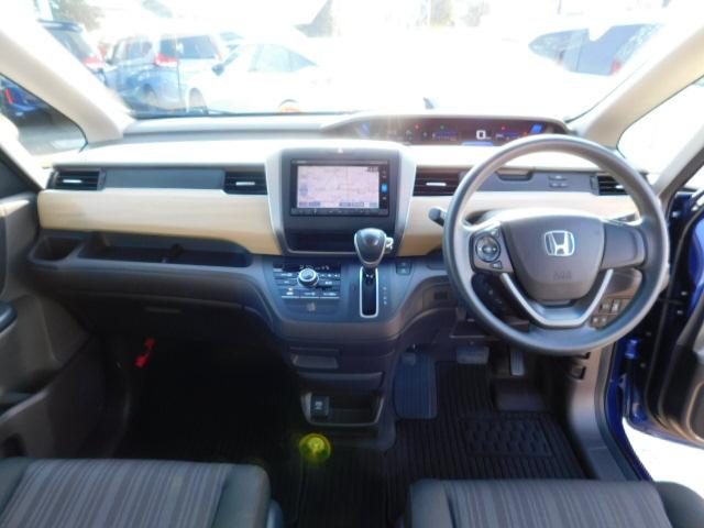 フリード G 禁煙車 Bluetooth対応 純正メモリーナビ フルセグ DVD/CD ETC リアカメラ VSA スマートキー 左側電動スライドドア 片側電動両側スライドドア 記録簿 3列シート パワーウインドウ(13枚目)