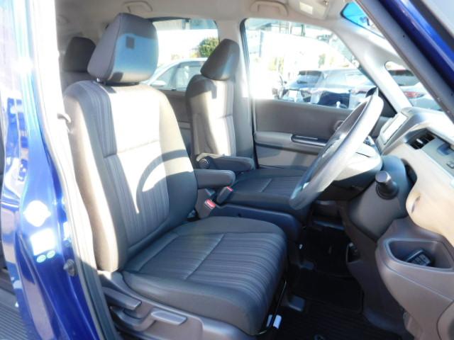 フリード G 禁煙車 Bluetooth対応 純正メモリーナビ フルセグ DVD/CD ETC リアカメラ VSA スマートキー 左側電動スライドドア 片側電動両側スライドドア 記録簿 3列シート パワーウインドウ(16枚目)