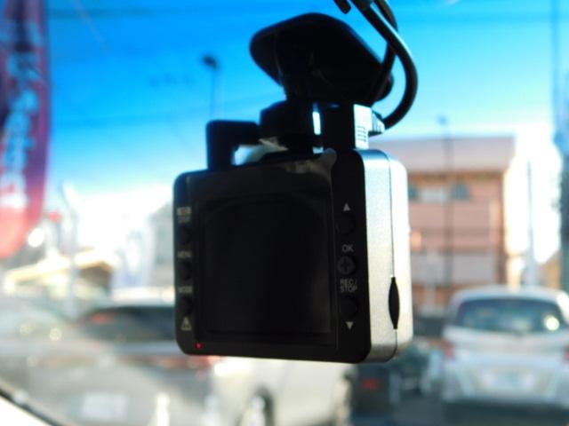 フリードスパイク Ｇエアロ　社外メモリーナビ　フルセグＴＶ　録音機能付きＣＤ　ＤＶＤ　リアカメラ　ＨＩＤ　ＥＴＣ　両側スライドドア（左側パワースライドドア）　スマートキー　インテリキー　フルセグ地デジ　キーレス　ナビＴＶ　ＡＡＣ（4枚目）