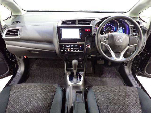 フィット １３Ｇ・Ｆパッケージファインエディション　インテリキー　１オ－ナ－　イモビライザー　ＡＵＴＯエアコン　Ｒカメラ　ＤＶＤ再生機能　パワーウインドウ　パワーステアリング　ダブルエアバック　フルセグ地デジ（5枚目）