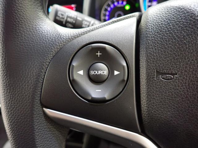 フィット １３Ｇ・Ｆパッケージファインエディション　インテリキー　１オ－ナ－　イモビライザー　ＡＵＴＯエアコン　Ｒカメラ　ＤＶＤ再生機能　パワーウインドウ　パワーステアリング　ダブルエアバック　フルセグ地デジ（10枚目）