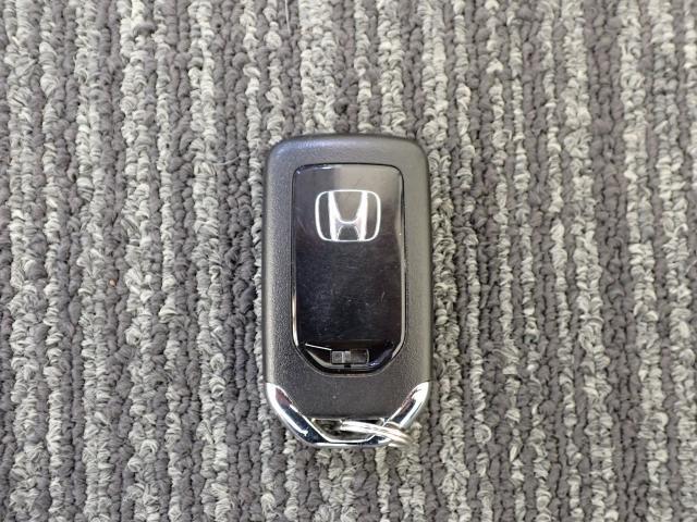 フィット １３Ｇ・Ｆパッケージファインエディション　インテリキー　１オ－ナ－　イモビライザー　ＡＵＴＯエアコン　Ｒカメラ　ＤＶＤ再生機能　パワーウインドウ　パワーステアリング　ダブルエアバック　フルセグ地デジ（14枚目）