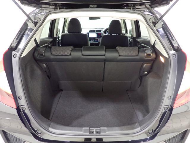 フィット １３Ｇ・Ｆパッケージファインエディション　インテリキー　１オ－ナ－　イモビライザー　ＡＵＴＯエアコン　Ｒカメラ　ＤＶＤ再生機能　パワーウインドウ　パワーステアリング　ダブルエアバック　フルセグ地デジ（15枚目）