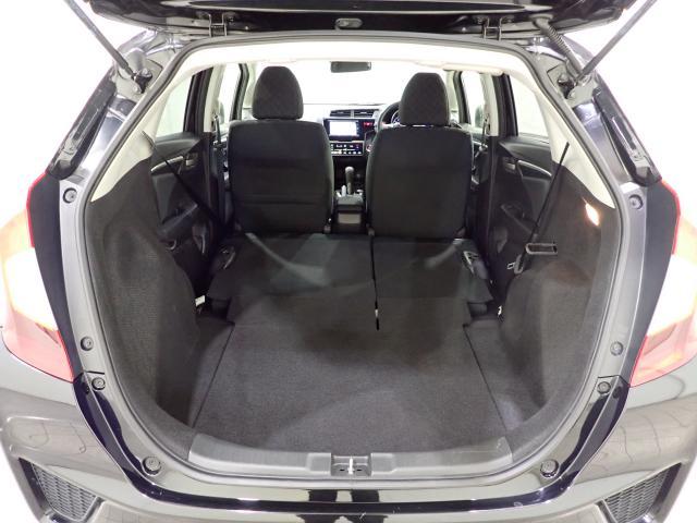 フィット １３Ｇ・Ｆパッケージファインエディション　インテリキー　１オ－ナ－　イモビライザー　ＡＵＴＯエアコン　Ｒカメラ　ＤＶＤ再生機能　パワーウインドウ　パワーステアリング　ダブルエアバック　フルセグ地デジ（16枚目）