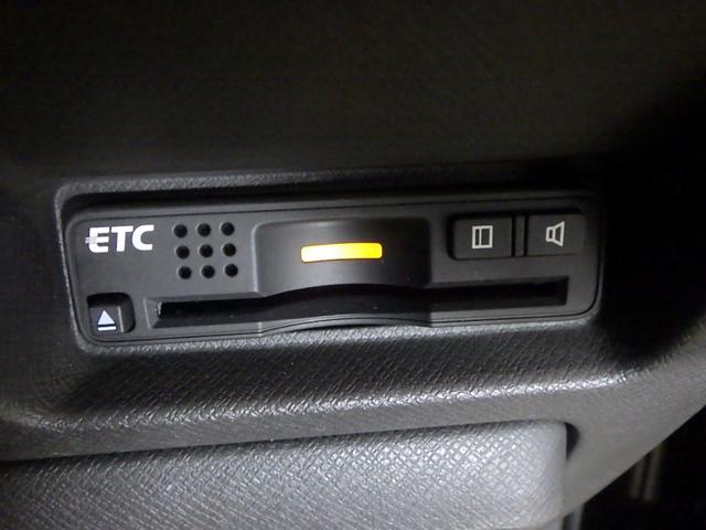 ステップワゴン GHIDエディション 禁煙 工場装着ナビ リアカメラ ワンセグ ミュージックラック USB 天吊モニター HID ETC 両パワスラ ECON キーレス オートエアコン 両側パワースライドドア パワステ Bカメラ ABS(4枚目)