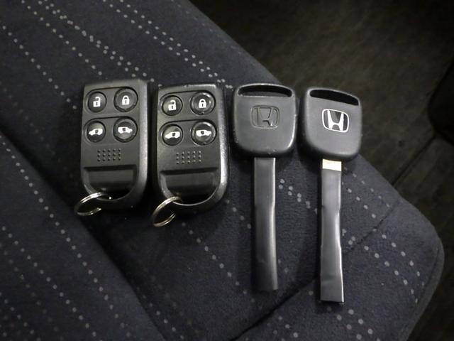 ステップワゴン GHIDエディション 禁煙 工場装着ナビ リアカメラ ワンセグ ミュージックラック USB 天吊モニター HID ETC 両パワスラ ECON キーレス オートエアコン 両側パワースライドドア パワステ Bカメラ ABS(9枚目)