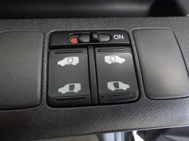 ステップワゴン GHIDエディション 禁煙 工場装着ナビ リアカメラ ワンセグ ミュージックラック USB 天吊モニター HID ETC 両パワスラ ECON キーレス オートエアコン 両側パワースライドドア パワステ Bカメラ ABS(11枚目)