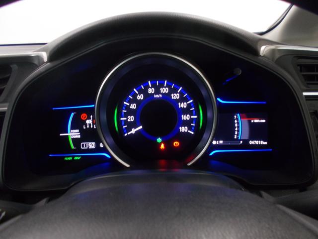 フィットハイブリッド Fパッケージ 禁煙車 あんしんP 純ナビ リアカメラ SD CD/DVD LED ETC ECON VSA 左側面修理しており修復歴車 雹害車 盗難警報装置 ワンオ-ナ-車 記録簿有り AUTOエアコン リヤカメラ(7枚目)